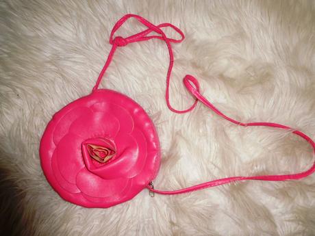 Moderná kožená kabelka v tvare kvetu,