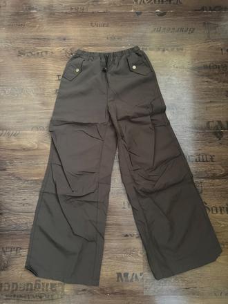 Širšie khaki nohavice, 140