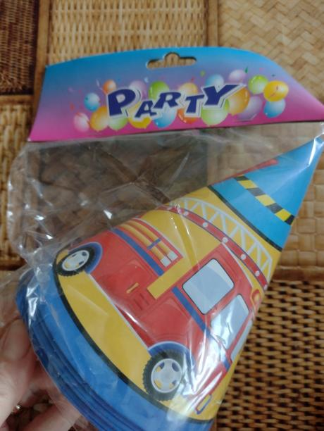 Klobúčiky na párty, 