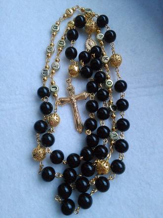 Ruženec s menom a dátumom,