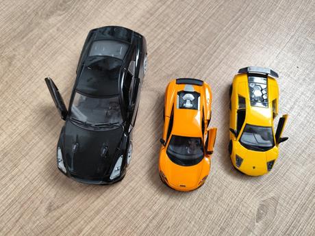 Kovové autička s otvárajucimi dverami, 