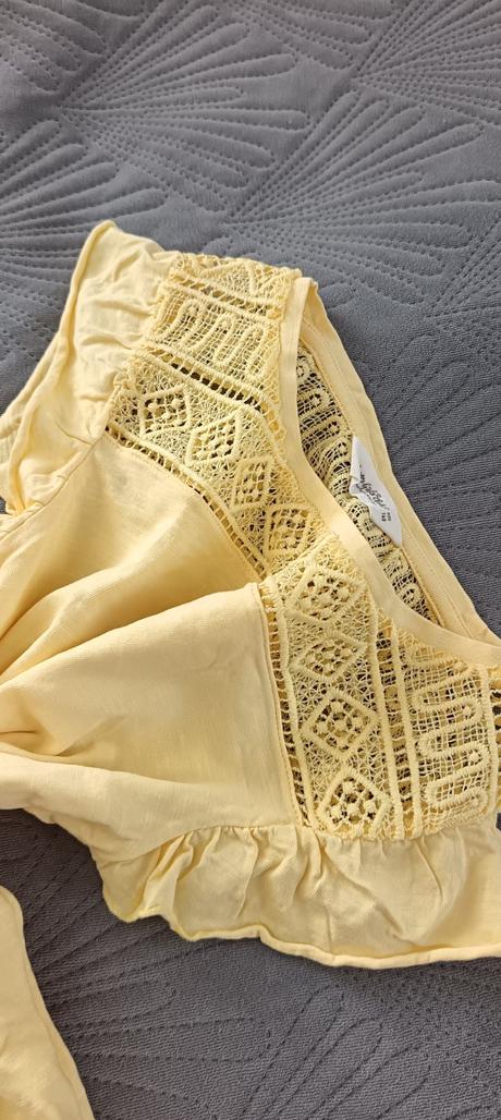 Žlté tričko s krajkou a volánikom, 140