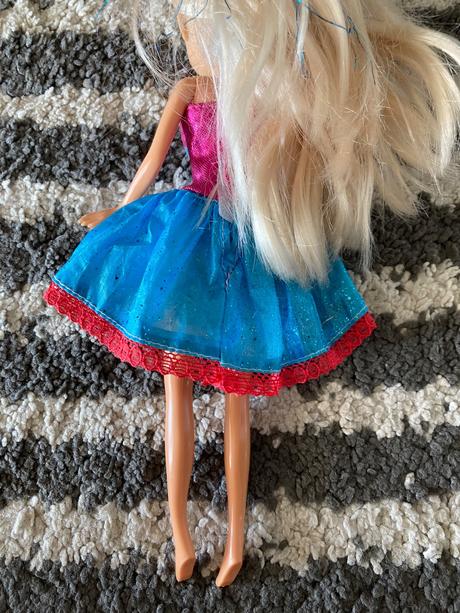 Bábika s modrým pramienkom, 