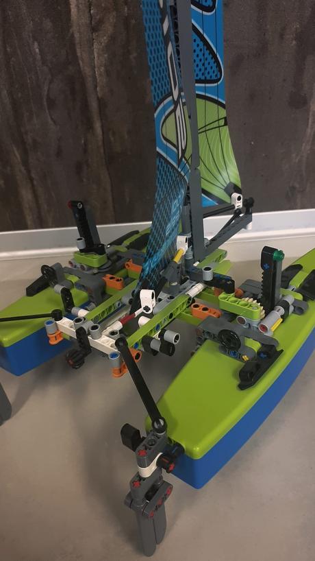 Lego technic 42105 - katamarán  top stav, 