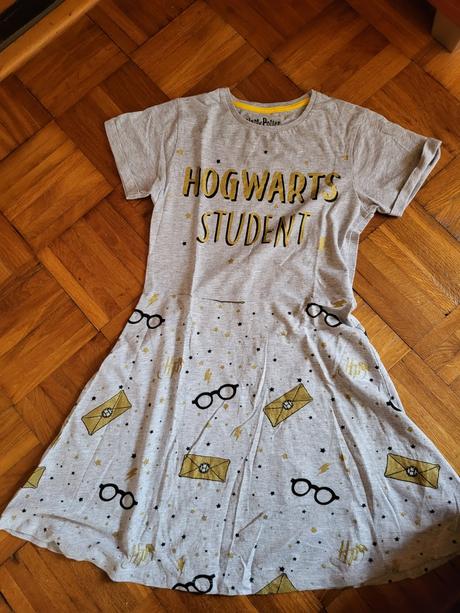 Šaty  + doporučené poštovné, 146