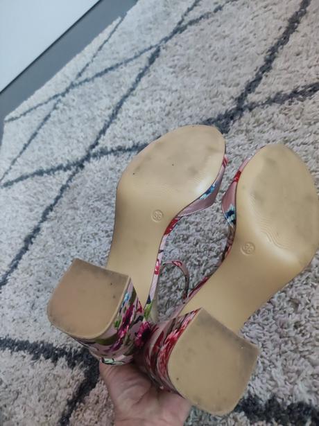 Krásne modetne sandále, 38