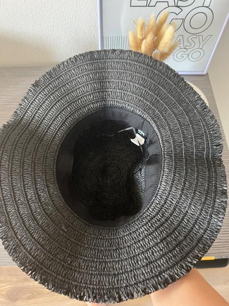 Slamený dámsky letný klobúk,