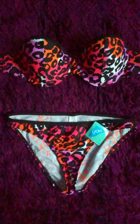 Krasne znackove plavky, 36