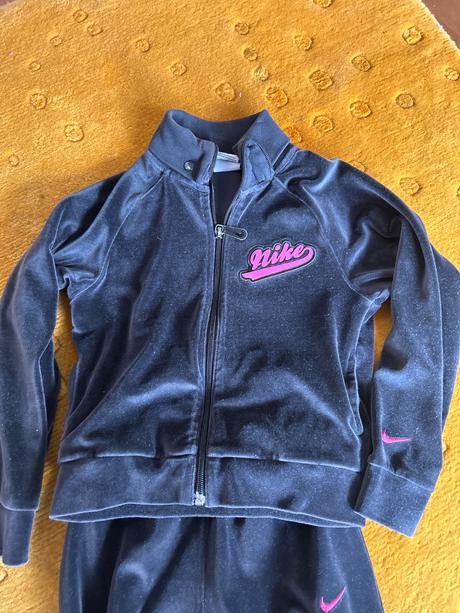 Teplakova nike suprava, nike,116