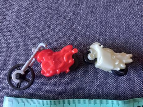 Motorky kinder hračky na zotrvačník,