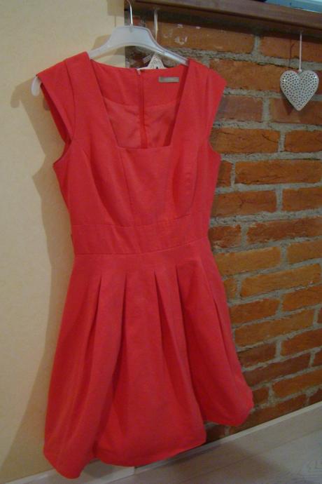 Malinové krátke šatočky s bohatou sukňou, orsay,36