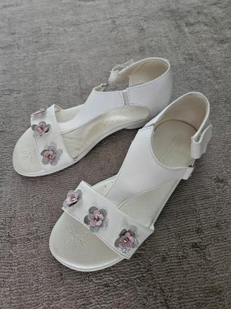 Dievcenske sandale 32 biele, 32