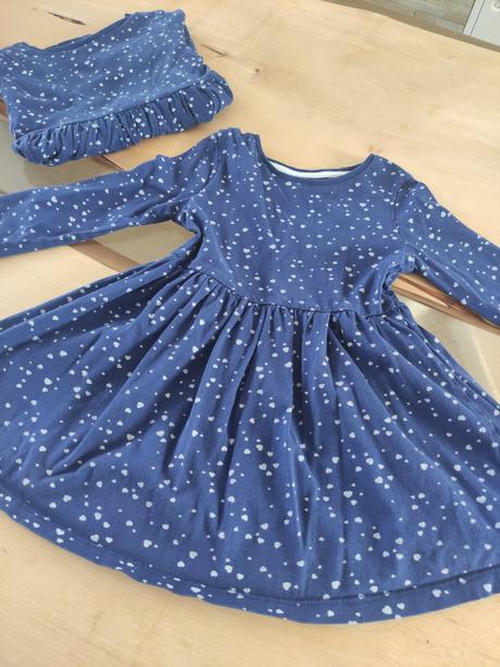 Šaty tmavomodré so srdiečkami, 98