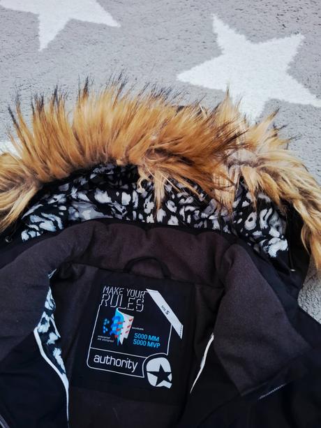 Lyziarska bunda, authority,s