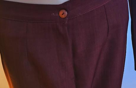 Elegantný kostým, 40