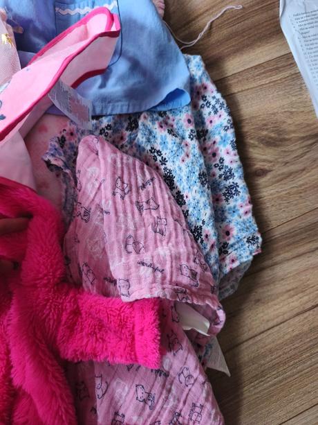 New born llorens s veľkou kopou doplnkov, 