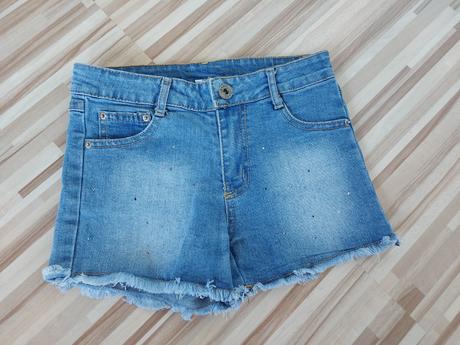 Trblietkavé šortky, 122