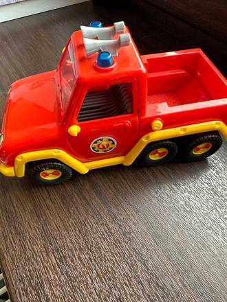 Autíčko hasič sam,