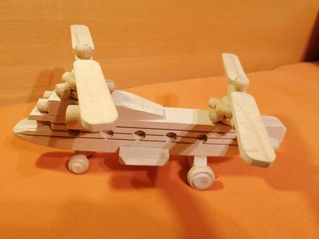 Drevený vrtuľník,