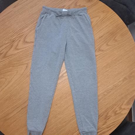 Tepláky lelosi, 152