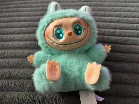 Lafufu have a seat ququ, 