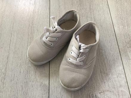 Dievcenske tenisky, 27