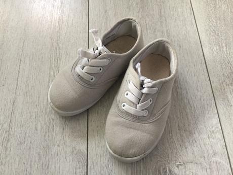 Dievcenske tenisky, 27