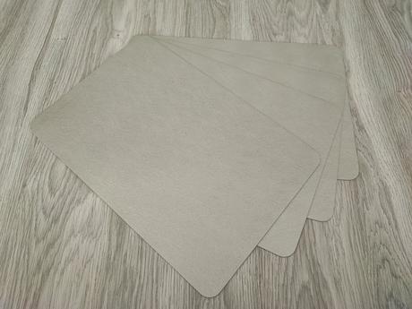 Prestieranie pod taniere, 