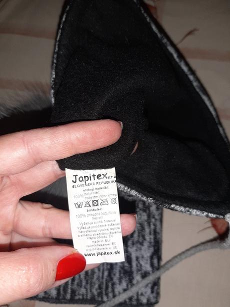 Čiapka so šálom, 74