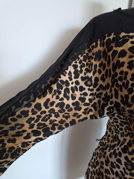 Šaty s leopardím vzorom, s