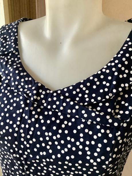 Krásne elasticke šaty apricot, 40