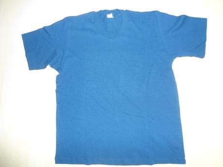 Tmavomodre tricko, 146