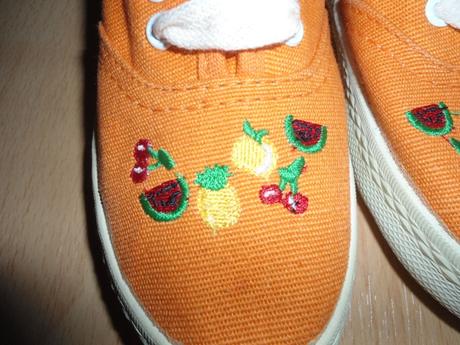 Oranzove vysivane cvicky, 27