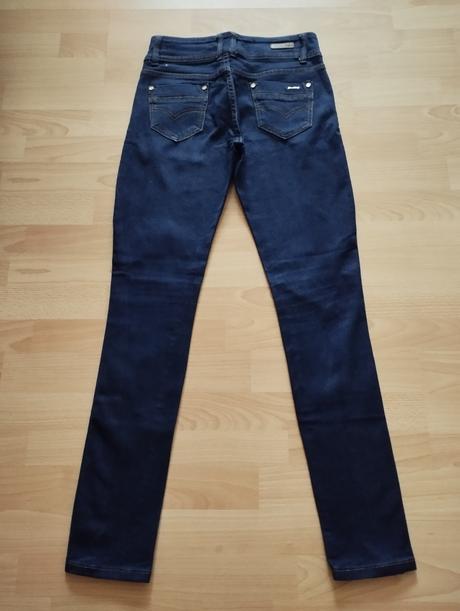 Tmavomodré rifle, 36