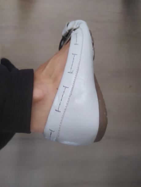 42 a biele 2 x obute  kozene, 37