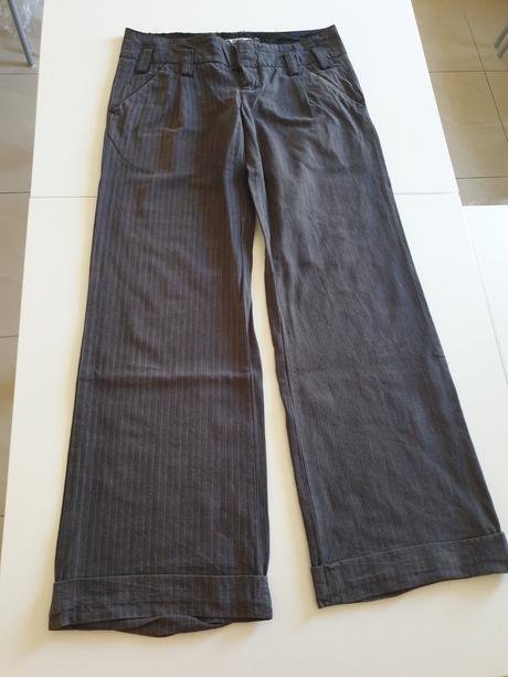 Čierne páskované nohavice, 34