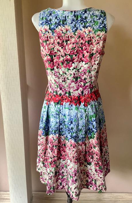 Krásne šaty rinaschimento italy/196a, 38