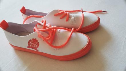 Predám dievčenské tenisky zn. bona, 30