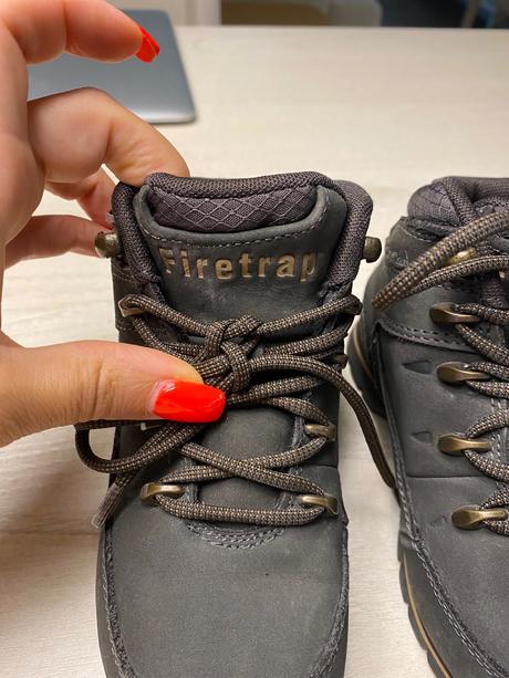 Nepremokavé topanky, 28