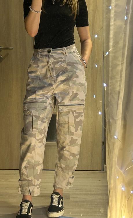 Cargo nohavice, bershka,s