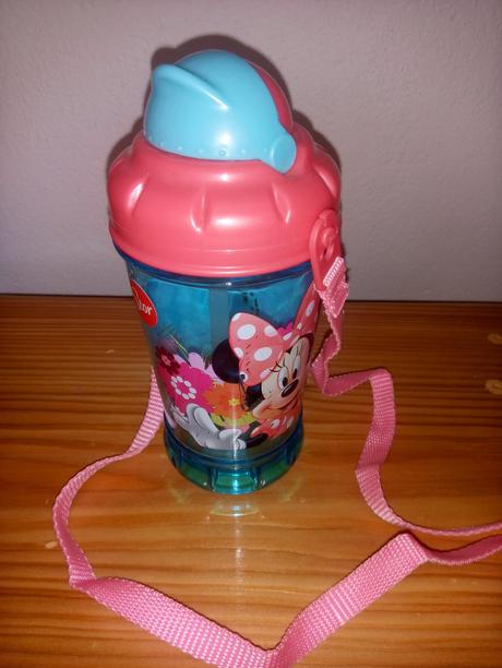 Fľaša minnie so slamkou,