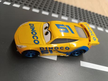 Autá cars,,cruz ramirez,, mcqueen, 