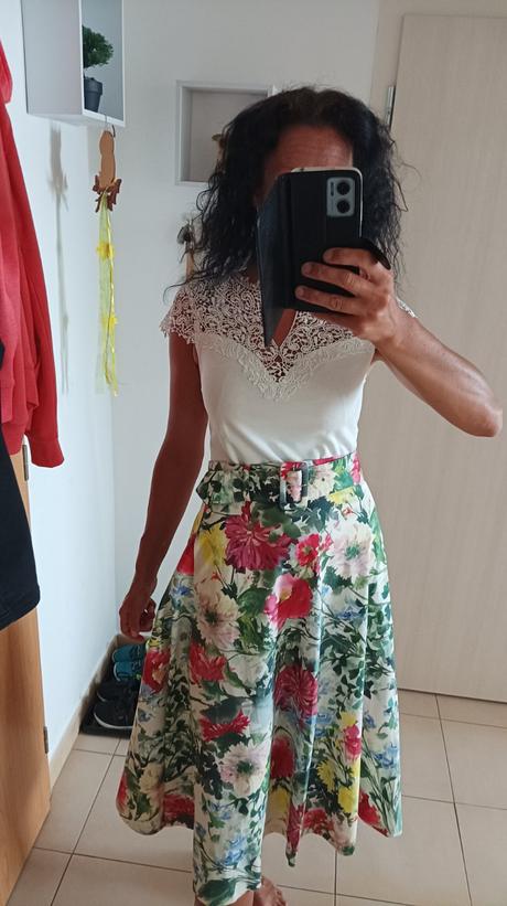 Kvetovaná sukňa zara, zara,m