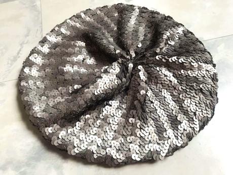 Bareta s flitrami, f&f