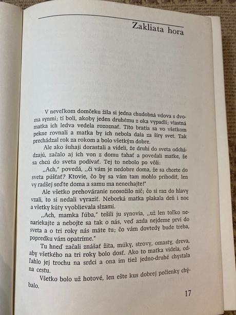 Krásna retro stará kniha rozprávok zakliata hora, 