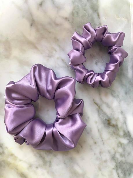 Saténová gumička scrunchie fialová, 