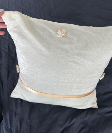 Obliečka na vankúš s ružičkami, 