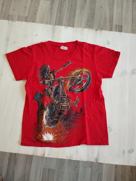 Nenosené tričko, 152