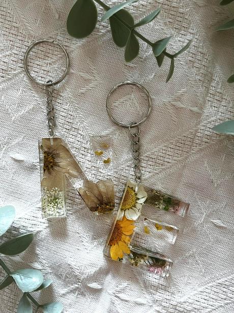 Ručne vyrobené živicové kľúčenky, 