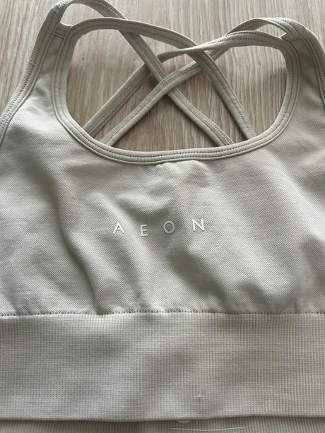 Krásna bezšvová podprsenka značky aeon athletics, s